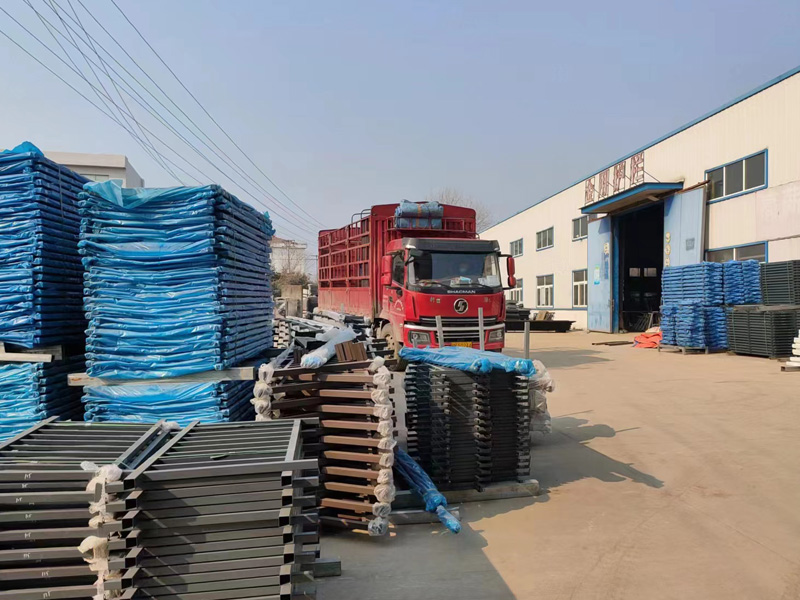 金用護欄2022年12月28日鋅鋼百葉窗裝車發貨！