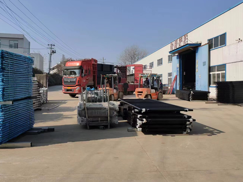  金用護欄2023年1月7日鋅鋼圍墻護欄裝車發貨！