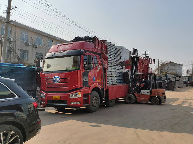 金用護欄2023年2月20日鋅鋼陽臺欄桿裝車發貨！