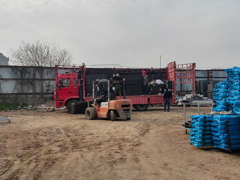 金用護欄2023年3月28日鋅鋼飄窗欄桿裝車發貨！