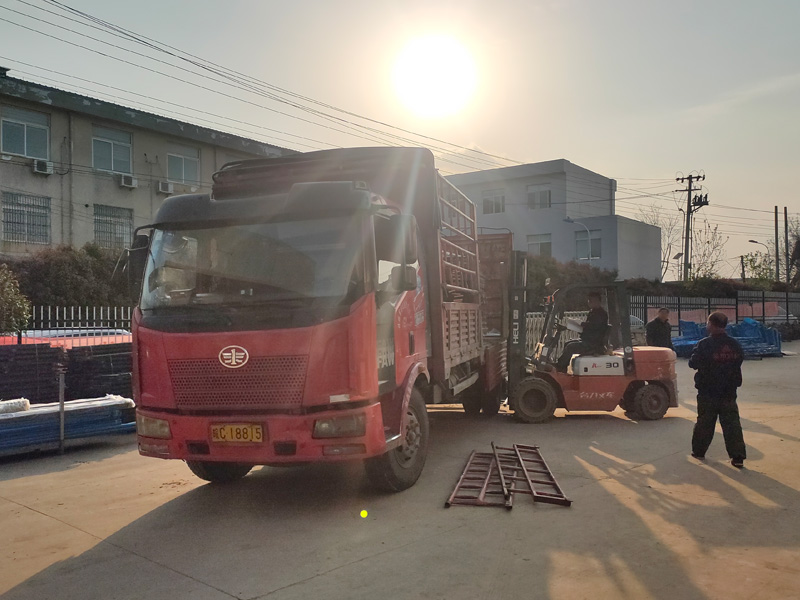 金用護欄2023年4月8日鋅鋼飄窗欄桿裝車發貨！