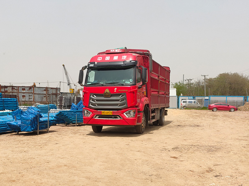 金用護欄2023年4月12日鋅鋼連廊欄桿裝車發貨! 金用護欄2023年4月12日鋅鋼連廊欄桿裝車發貨!