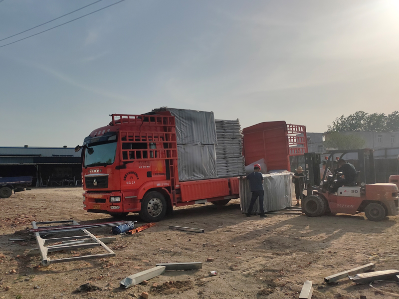 金用護(hù)欄2023年4月17日鋅鋼陽(yáng)臺(tái)護(hù)窗欄桿裝車(chē)發(fā)貨! 金用護(hù)欄2023年4月17日鋅鋼陽(yáng)臺(tái)護(hù)窗欄桿裝車(chē)發(fā)貨!