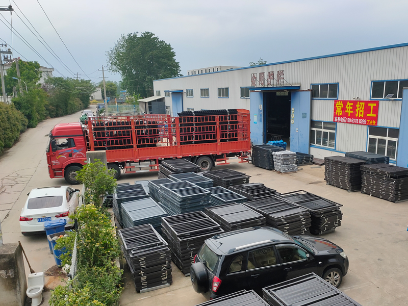 金用護欄2023年5月4日鋅鋼圍墻護欄裝車發(fā)貨! 金用護欄2023年5月4日鋅鋼圍墻護欄裝車發(fā)貨!