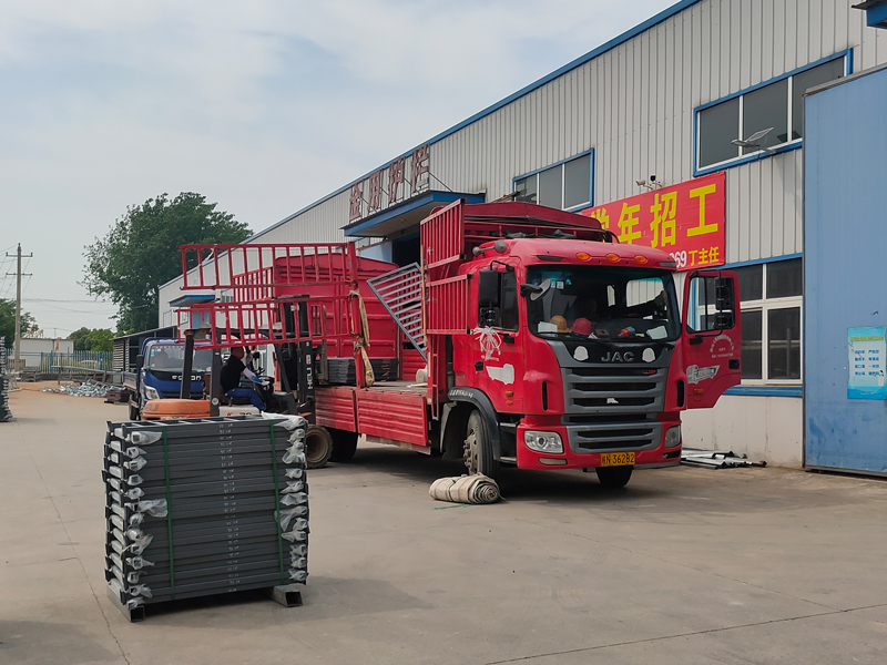 金用護欄2023年5月13日鋅鋼百葉窗裝車發貨！