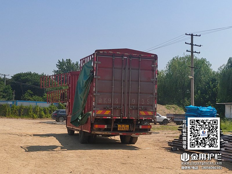 2023年8月16日鋅鋼護(hù)窗欄桿裝車發(fā)貨！