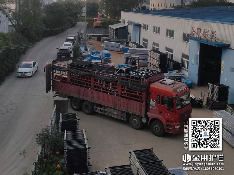 2023年10月17日鋅鋼百葉窗裝車發貨！