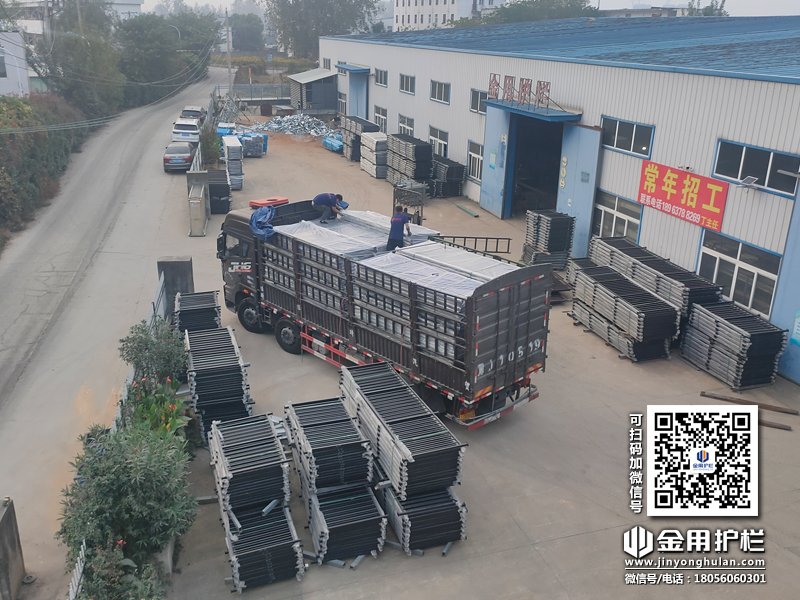 2023年10月31日鋅鋼陽臺護欄裝車發貨！