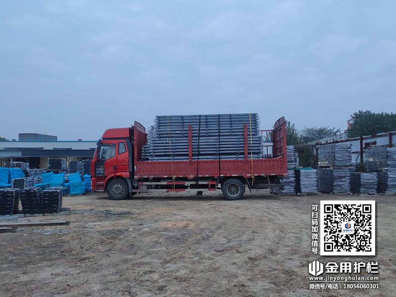 2023年11月15日鋅鋼陽臺護欄裝車發(fā)貨! 2023年11月15日鋅鋼陽臺護欄裝車發(fā)貨!