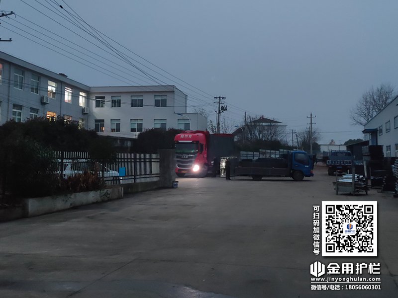 2023年12月15日鋅鋼連廊欄桿裝車發貨！