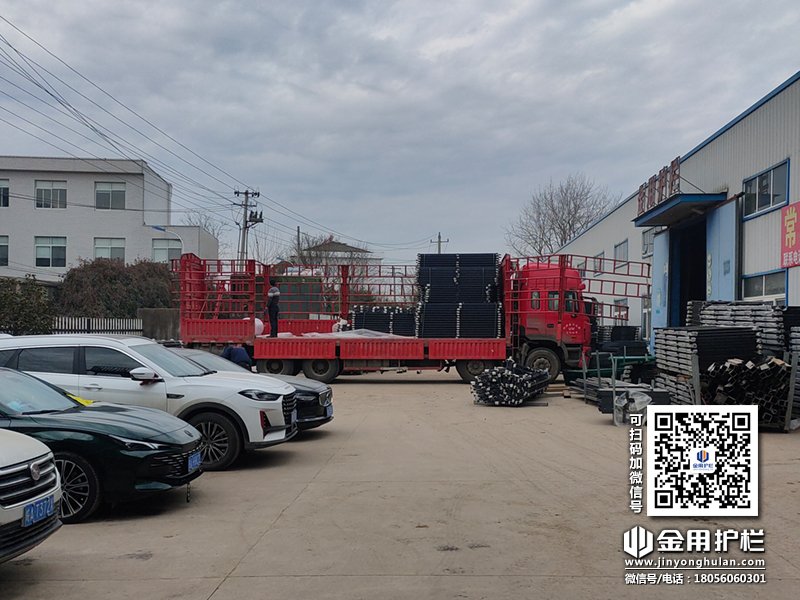 2023年12月26日鋅鋼護窗欄桿裝車發貨！