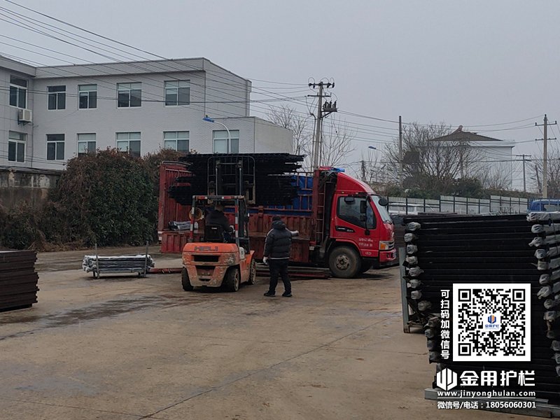 2024年1月4日鋅鋼圍墻護欄裝車發(fā)貨！