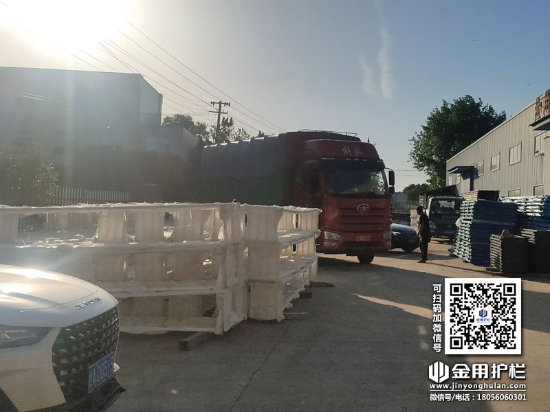 2024年5月16日鋅鋼百葉窗裝車發(fā)貨！