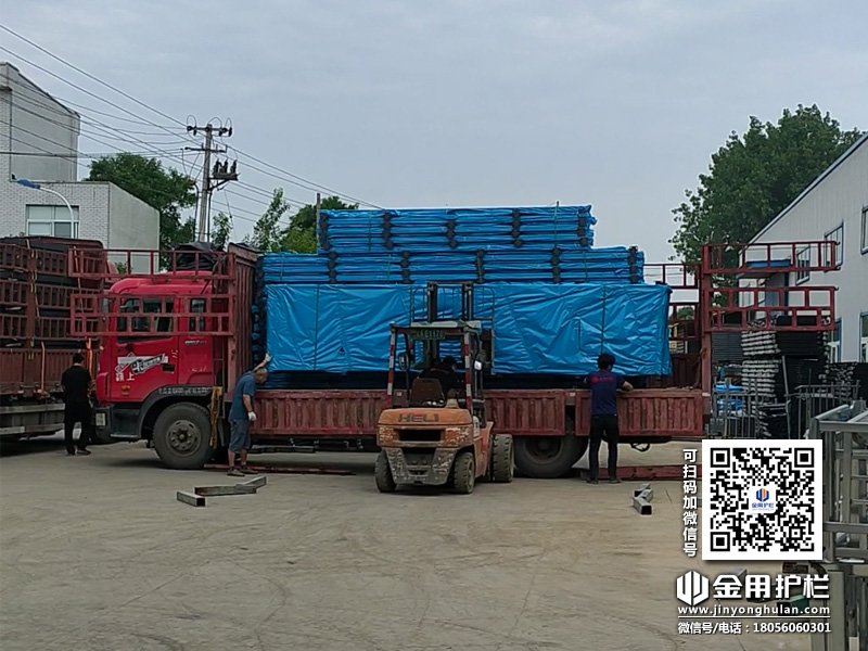 2024年6月11日鋅鋼陽臺(tái)護(hù)欄裝車發(fā)貨！