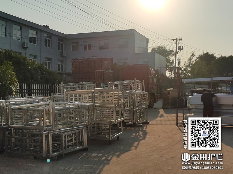 2024年6月13日鋅鋼百葉窗裝車發貨！