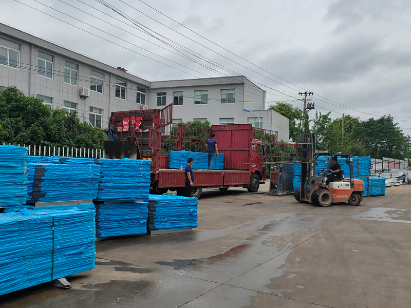 2024年7月27日鋅鋼陽臺欄桿裝車發(fā)貨！