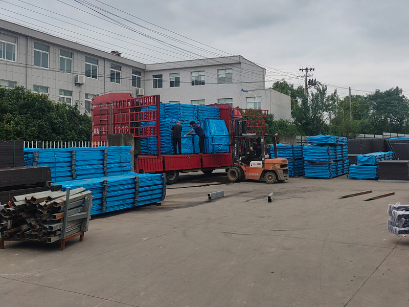 2024年9月20日鋅鋼陽臺(tái)護(hù)欄裝車發(fā)貨！