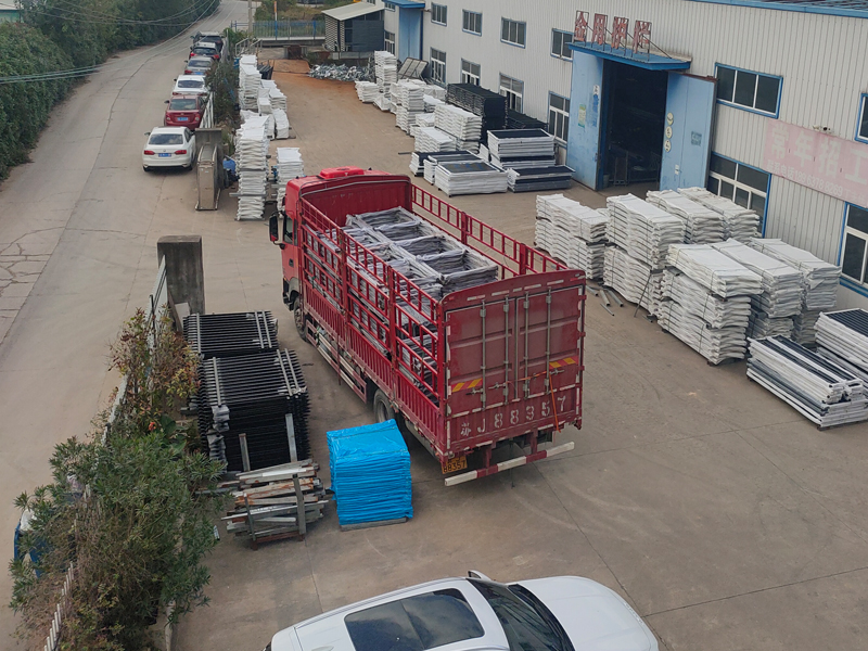 2024年11月1日鋅鋼玻璃欄桿裝車發貨！