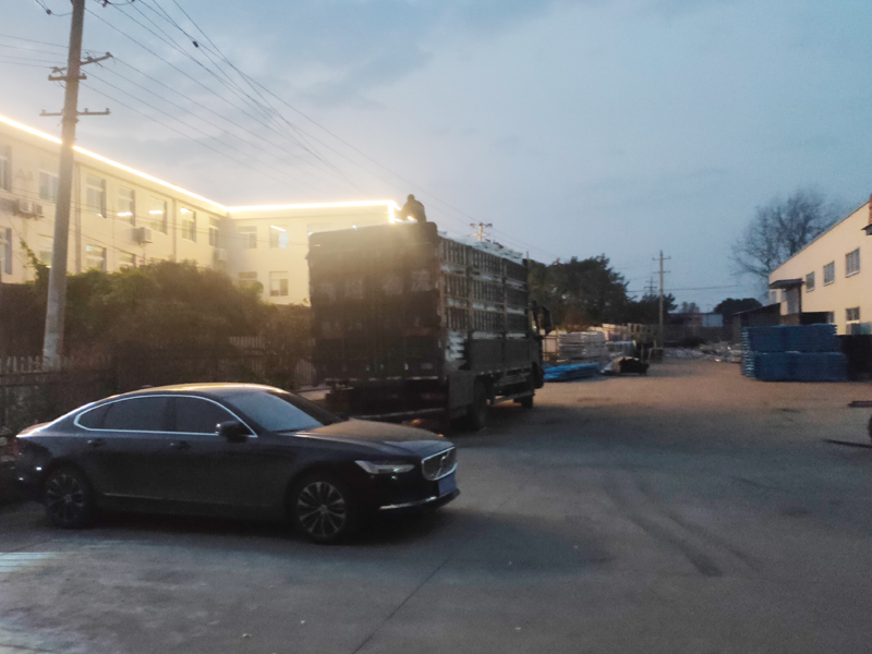 2024年11月16日鋅鋼連廊欄桿裝車發貨! 2024年11月16日鋅鋼連廊欄桿裝車發貨!