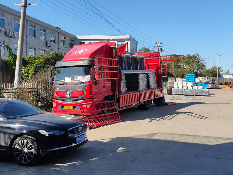 2024年11月30日鋅鋼玻璃護(hù)欄裝車(chē)發(fā)貨! 2024年11月30日鋅鋼玻璃護(hù)欄裝車(chē)發(fā)貨!