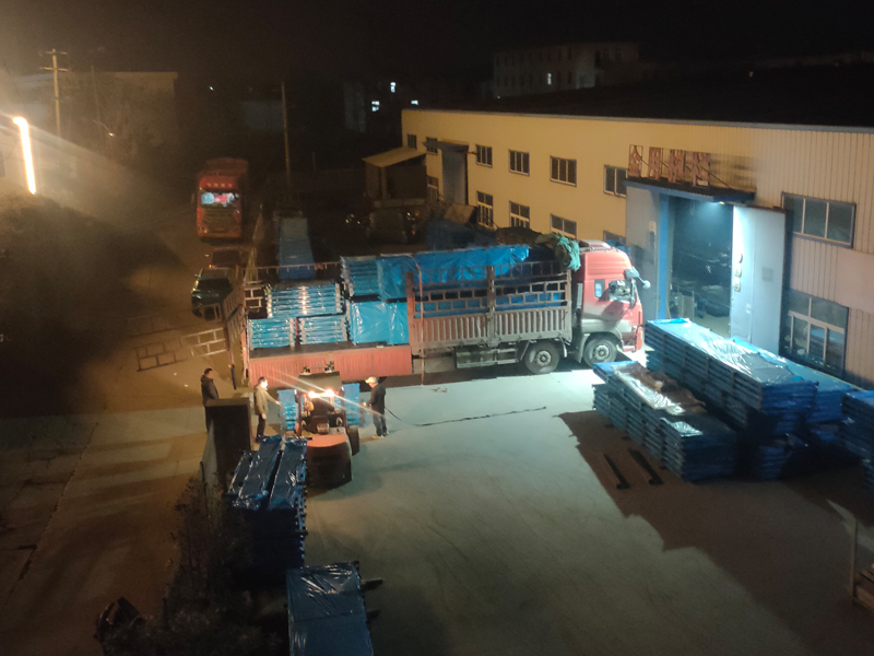 2024年12月24日鋅鋼陽臺護(hù)欄裝車發(fā)貨！