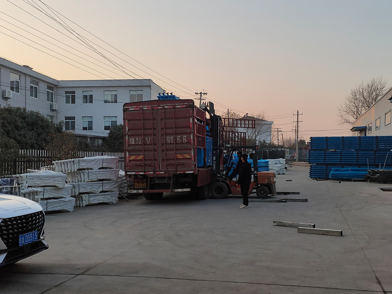 2025年1月4日鋅鋼陽臺欄桿裝車發貨！