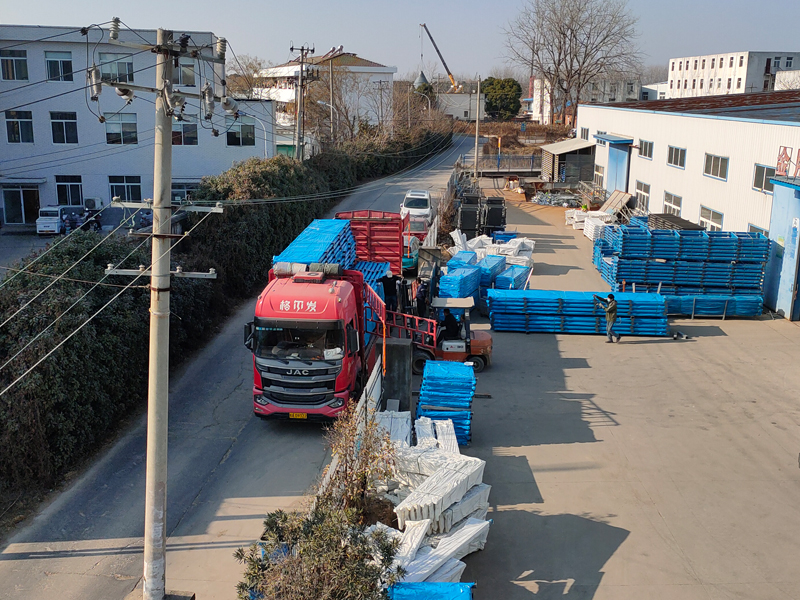 2025年1月7日鋅鋼陽臺護欄裝車發貨！