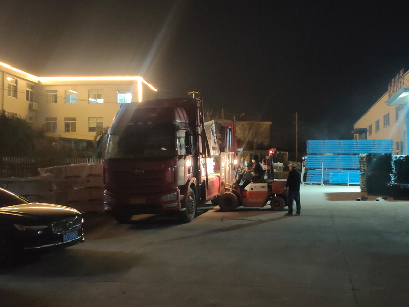 2025年1月8日鋅鋼組裝欄桿裝車發(fā)貨！