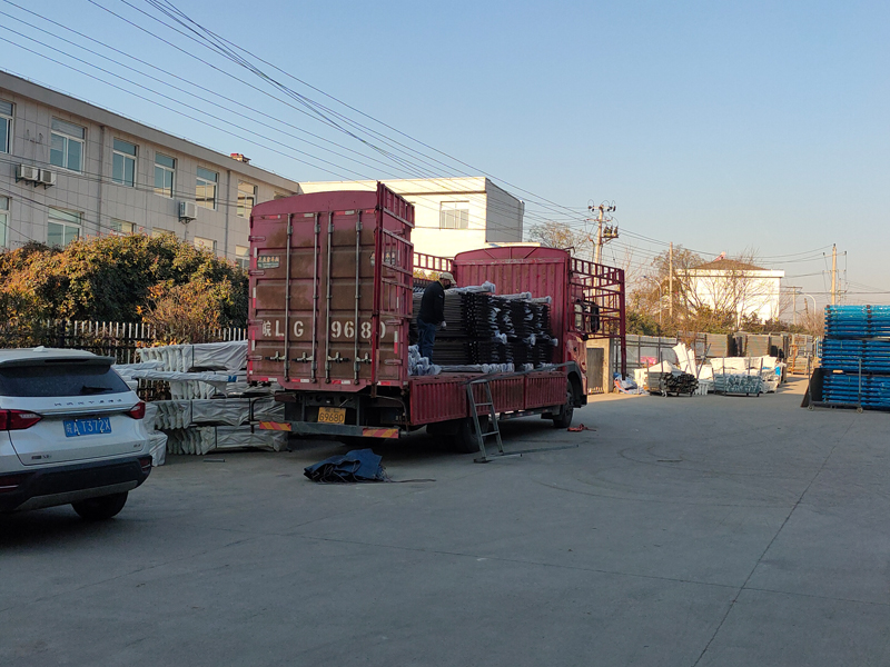 2025年1月10日鋅鋼圍墻護(hù)欄裝車發(fā)貨！