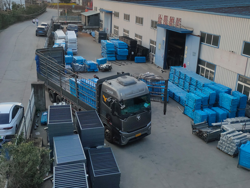 2025年3月23日鋅鋼連廊欄桿裝車發貨! 2025年3月23日鋅鋼連廊欄桿裝車發貨!