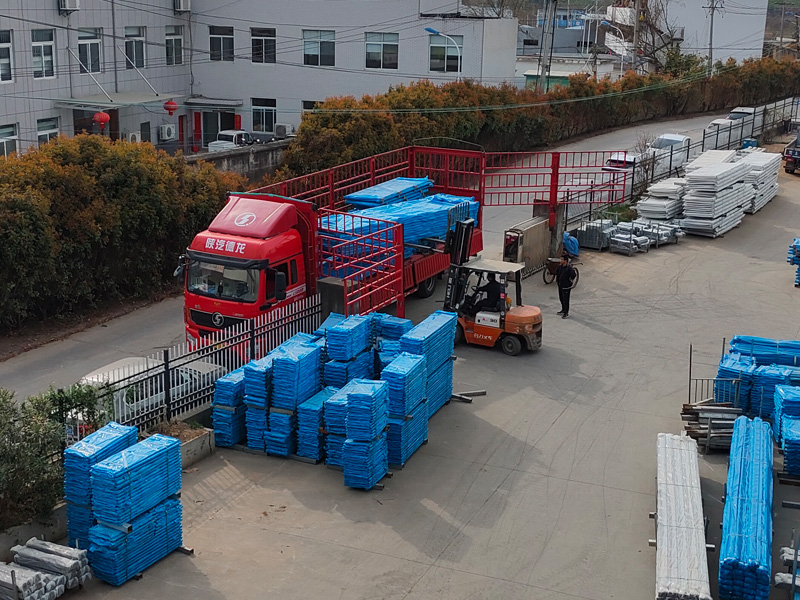 2025年4月3日鋅鋼陽臺(tái)欄桿裝車發(fā)貨！