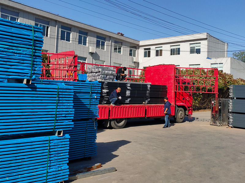 2025年4月15日鋅鋼圍墻護欄裝車發(fā)貨！