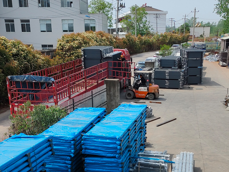 2025年4月19日鋅鋼圍墻護欄裝車發貨！