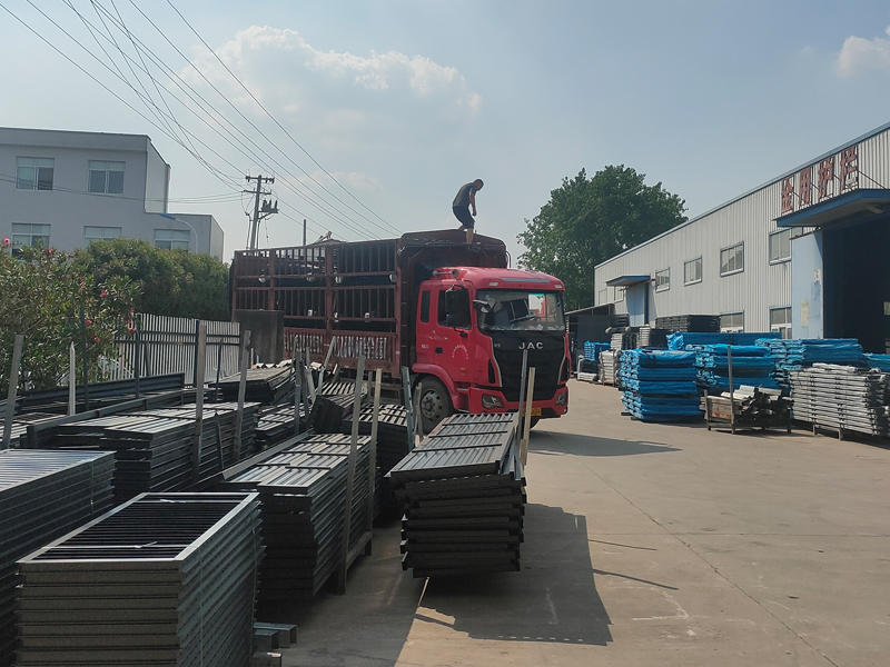 2025年6月6日鋅鋼圍墻護欄裝車發(fā)貨！