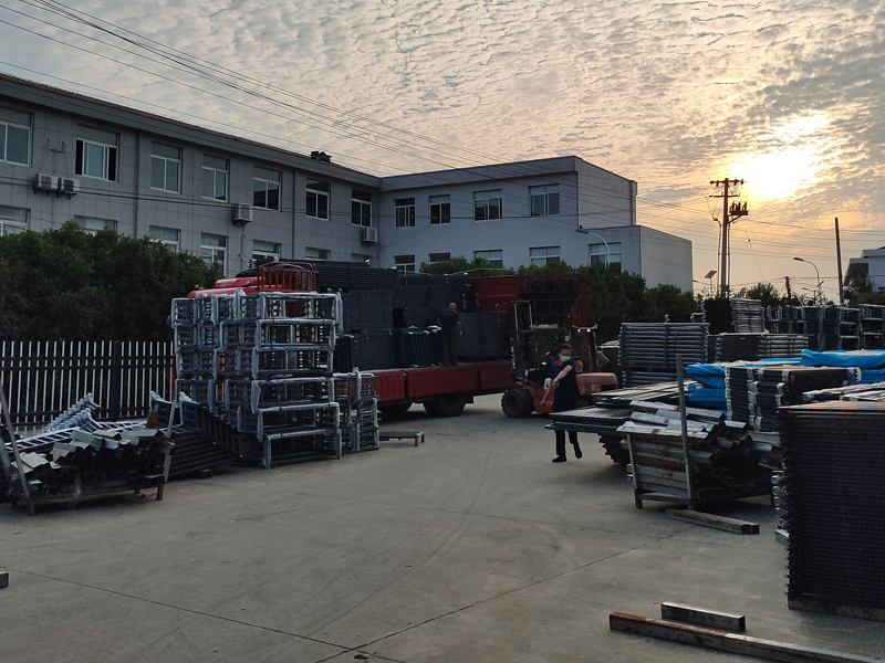 2025年6月10日鋅鋼護(hù)窗欄桿裝車(chē)發(fā)貨! 2025年6月10日鋅鋼護(hù)窗欄桿裝車(chē)發(fā)貨!