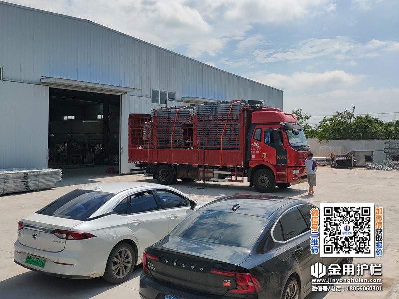 2025年6月28日鋅鋼樓梯欄桿扶手裝車發貨！