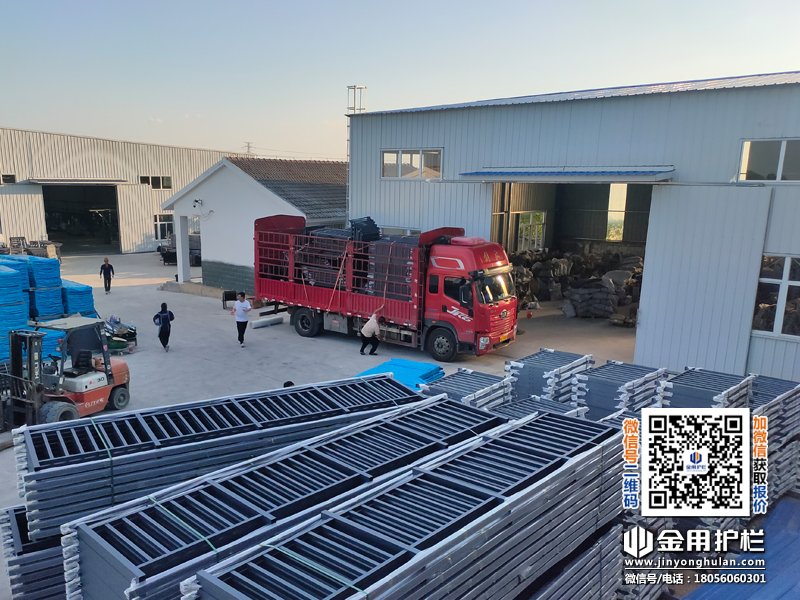 2025年7月23日鋁合金陽臺護欄裝車發貨！