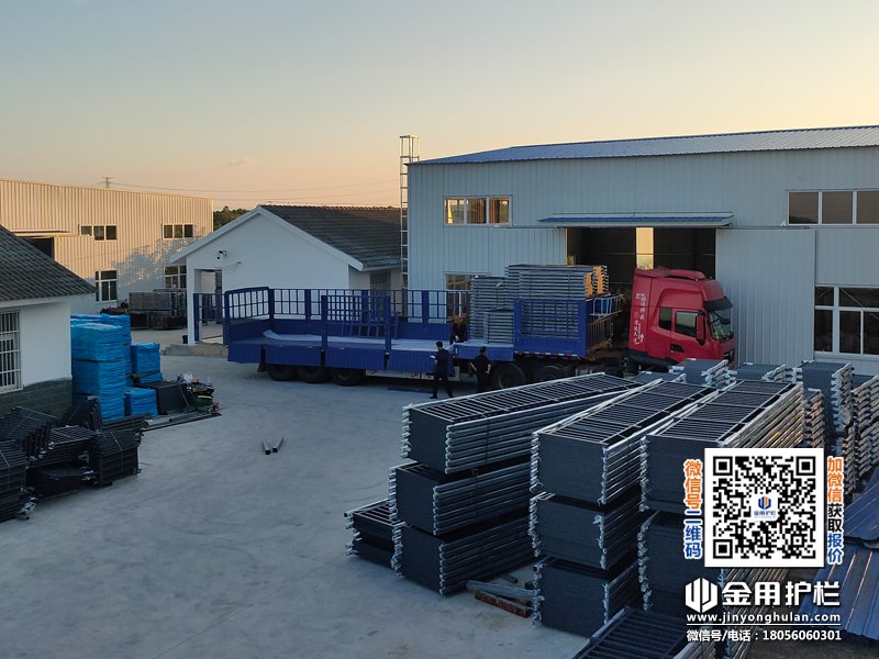 2025年7月24日鋅鋼護(hù)窗欄桿裝車(chē)發(fā)貨！