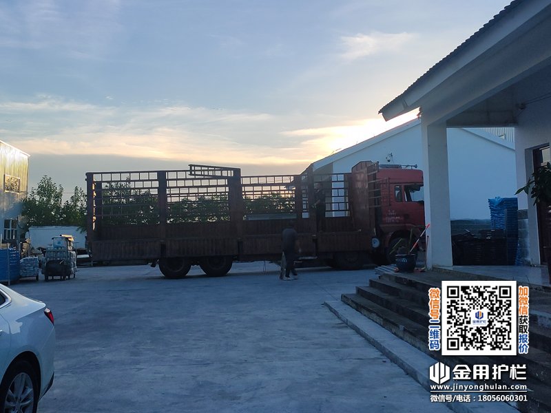 2025年8月14日鋅鋼百葉窗裝車發貨！